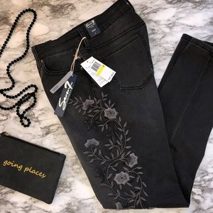 Seven7 Jeans - Embroidered Skinny Jeans Seven7 Jeans - Embroidered Skinny Jeans
